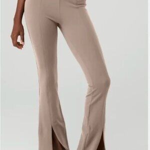 Airbrush High-Waist Flutter Legging